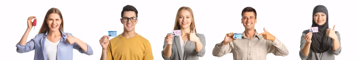 Cursanți SoftDrive fericiți după obținerea permisului auto