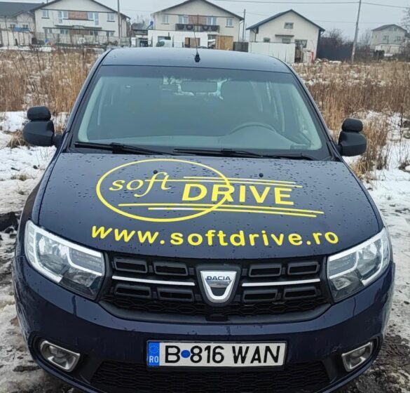 Inveti sa conduci pe masini reale, nu pe promisiuni Logan SoftDrive masina pe care invata viitorii soferi
